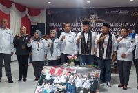 Agus Ririmasse – Novan Liem resmi mendaftar di Komisi Pemilihan Umum (KPU) Kota Ambon, Senin (29/08).