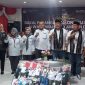 Agus Ririmasse – Novan Liem resmi mendaftar di Komisi Pemilihan Umum (KPU) Kota Ambon, Senin (29/08).