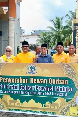 Golkar Maluku Serahkan Hewan Qurban di Masjid Raya Al Fatah, Bawa Pesan Kepedulian dan Solidaritas dari Ketum Bahlil