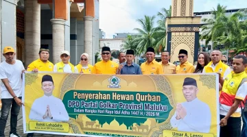Golkar Maluku Serahkan Hewan Qurban di Masjid Raya Al Fatah, Bawa Pesan Kepedulian dan Solidaritas dari Ketum Bahlil