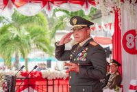 Di Bawah Rintik Hujan, Pangdam XV/Pattimura Pimpin Upacara Penurunan Bendera Merah Putih di Ambon