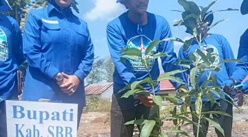 Gerakan Tanam Pohon Warnai HUT Demokrat di SBB, Asri Arman: Ini Investasi Masa Depan