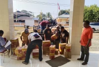 KNPI SBB Salurkan Bantuan bagi Warga Terdampak Konflik Sosial di Taniwel