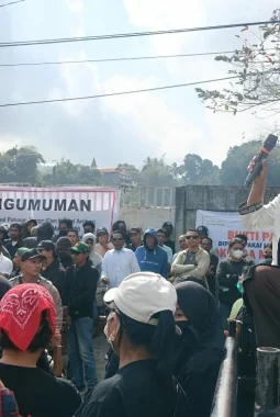 Srikandi Zuria Paparkan Kronologi Sengketa Eks Hotel Anggrek di Tengah Ratusan Aksi Penolakan Eksekusi
