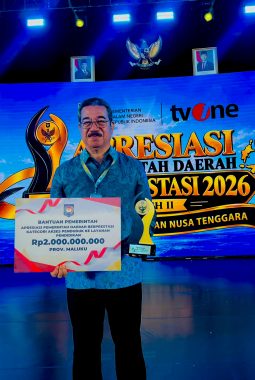 Gubernur Maluku Buktikan Efisiensi Anggaran Tak Halangi Mutu Pendidikan Kepulauan Lewat Penghargaan Kemendagri