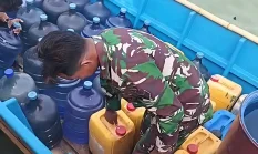 Pulau Geser Krisis Air Bersih, Koramil Angkut Pasokan dengan Longboat